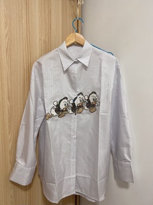 三个衬衫大码，条纹的是lily的，袖子小心机，带绑带，穿过一