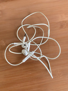 000人付款淘宝几乎全新苹果圆头耳机6/6s耳机,国行黑圈和港行白圈的都