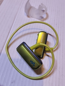 出一台索尼牌蓝牙耳机.型号是nwz-w252,成色比较新.单