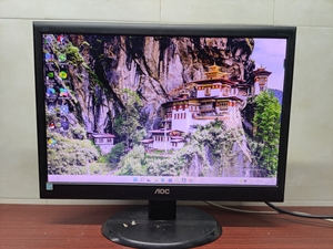 00mcd5656120淘宝联想显示器19英寸,l1950wd,还有一台冠捷aoc,型号0