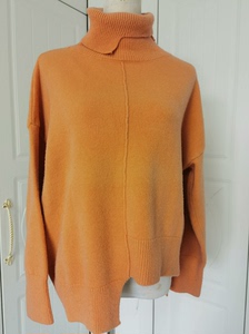 反季转卖高领橘黄色毛衣，厚实