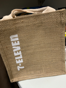 711周年换购的购物袋.迷你的,小巧可爱能装.全新.大小如图