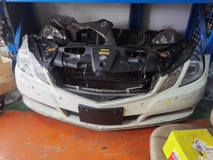 奔驰e级 e300 前杠保险杠前嘴拆车件大灯包围总成机盖车门