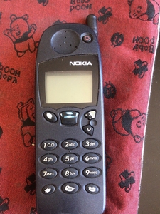 诺基亚5110老款手机，有电池，机身使用痕迹，品相如图，新旧