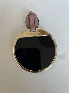 宝格丽 小镜子 包包里面带的,用了挺久,有磨损,之前官网单买