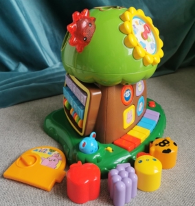 澳贝声光电玩具 八成新 趣味小树 手指总动员小车 怪诞小丑