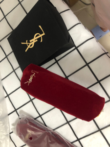 ysl全新圣罗兰红丝绒天鹅绒化妆包 迷你收纳包唇膏包