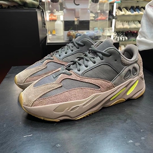 yeezy700黑棕
