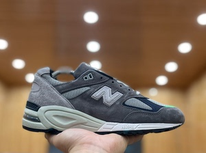 Madness x NewBalance 990v2 普盒版