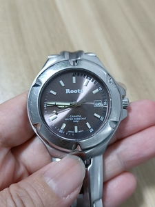 加拿大roots绿适钢带石英手表