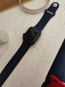 苹果手表第六代,40mm,买回来之后几乎没带过,现在换华为手