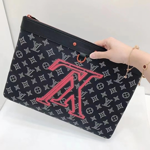 刚收95新 lv走秀限量款 倒v手包 男女都可用 已经停产