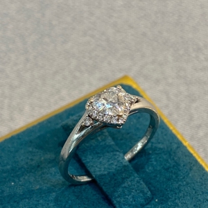 周大生心形钻戒