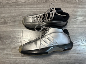 阿迪达斯科比面包鞋41码具体成色如图,请看好,避免售后争议