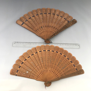 晚清广州外销回流老檀香木扇两件 折扇 古董扇子