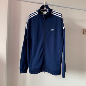 三叶草 男子小logo藏蓝色外套du8122 adidas