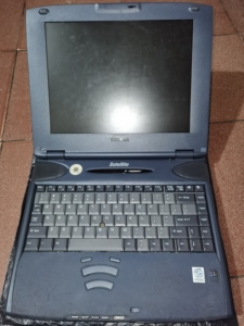 000人付款淘宝东芝笔记本电脑,老古董了,支持不开机光驱播放音乐,奔腾