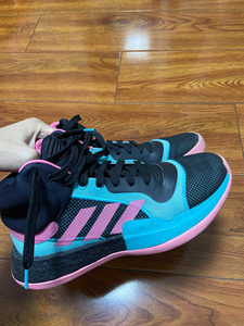 阿迪马奎篮球鞋 marquee boost 黑蓝粉 42.