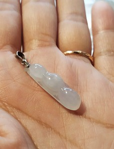 a货冰潤翡翠平安豆子 七彩云南买的 银镶扣头,闲置漏出,眼见