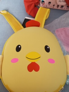 儿童小背包,贝壳音乐小包,小鸡造型,很好看.全新,容量很大