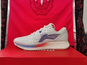 李宁女夏季赤兔4缓震跑鞋.lightfoam缓震,乳胶鞋垫