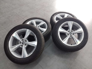 奥迪q5l 原厂19寸五幅轮毂单个价,新车500公里就换下来