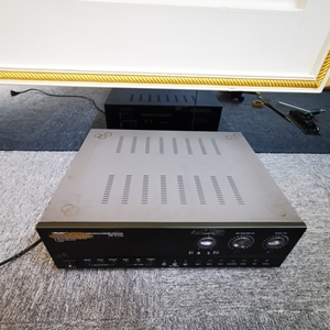 vlliodor  威多尔 ds 9702 功放,品相良好