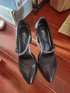 卡缇娅22年夏季新款水钻尖头女鞋里外全皮高跟一字式扣带单鞋外