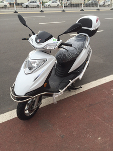 钱江100踏板摩托车(全新国四)