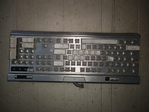 海盗船k70mk2 se rgb银轴，成色如图，剪线不包好坏