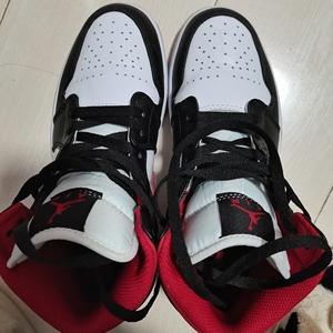 nikeaj1中帮红黑 莆田高版本 穿过一次 可以直接拍