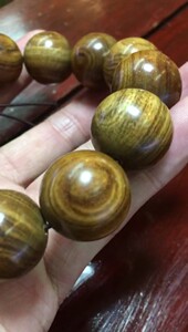 海南坡垒木手链(2.0珠子)金黄色颜色带大木纹.