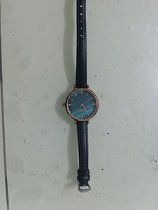 欧丽时女士手表，七成新，正常使用中，无维修，