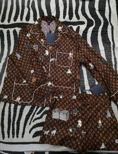 lv路易威登19ss早春限量猫咪系列睡衣套装真丝衬衣短裤全新_阿里巴巴