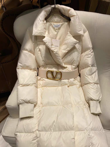 华伦天奴羽绒服女