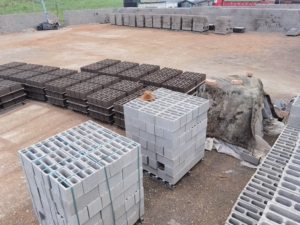 南宁市区四孔水泥砖,包装包送包卸,大型设备压制成型,硬度扎实