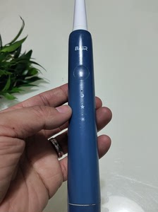 拜尔ipx7电动牙刷,装两节五号电池的,使用过一年,价格优惠