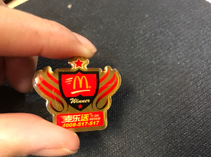 麦当劳胸章