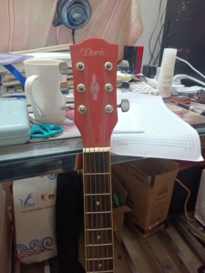 00太阳保安淘宝doris多瑞斯 全单板 民谣木吉他41寸 只弹过两次,最