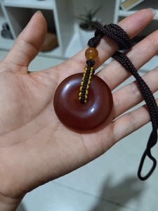 北红玛瑙大平安扣,红黄色满瑙,颜色均匀,油润,尺寸直径厘米*
