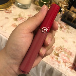 出 阿玛尼红管唇釉501.金典的豆沙色 不显黑 不显黄 还显