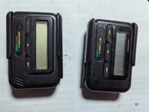 摩托罗拉bp机,bb机,传呼机,壳都完整,带背夹,一台有时钟