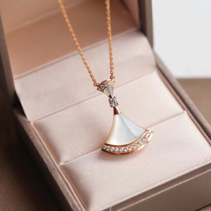 bvlgari/宝格丽白贝母镶钻裙子项链元旦限量款满钻18k
