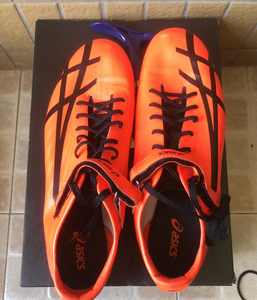 亚瑟士风神钉鞋 42.5码,内长275,下地十次左右,后程瞬