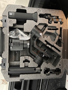 大疆如影sc,基础版,描述配件都在,功能一切正常.成色还不错