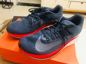 全新耐克专业竞速跑鞋,搭载全掌lunarlon专业竞速跑鞋