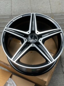 17寸奔驰五星amg轮毂5*112孔距7.5j,et37,黑