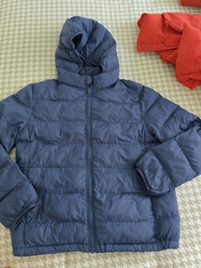 优衣库 男童轻薄羽绒服140码 是那种冬天不太冷,零上的