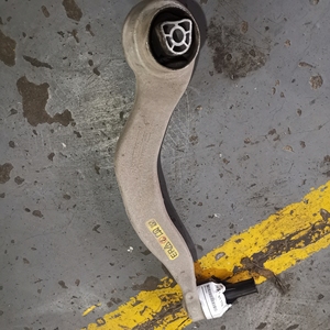 宝马五系下摆臂