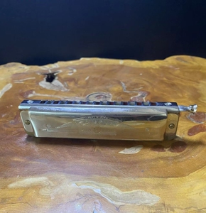 日本原装通宝1244半音阶口琴,成色8新,采用无贴膜工艺,外